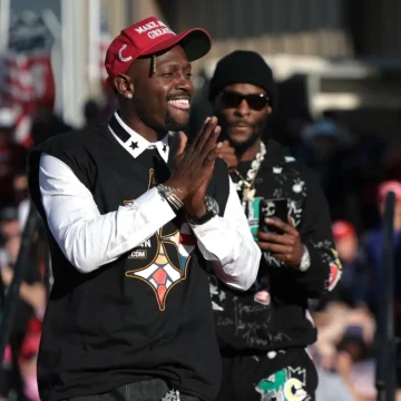 Harris And Trump’s Biggest Celebrity Endorsements: Ex-NFL Players Antonio Brown, Le’Veon Bell Appear At Trump Rally