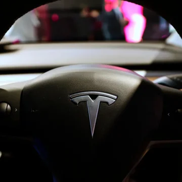 Feds Investigating Tesla’s Full Self-Driving Software After Fatal Crash