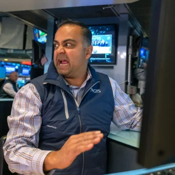 Dow Drops 400 Points To 2-Week Low As Magnificent 7 Sheds $350 Billion