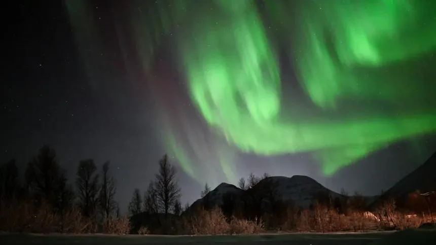 Northern Lights Forecast: These States Could See Aurora Borealis Tonight As Solar Flare Threatens Radio Blackouts