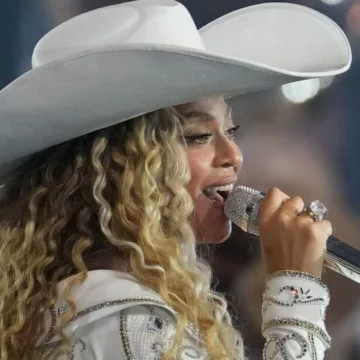 1735216672068_tdy_pop_7a_brock_beyonce_halftime_241226_1920x1080-epfm5h.jpg Beyoncé performs halftime show at NFL Christmas game