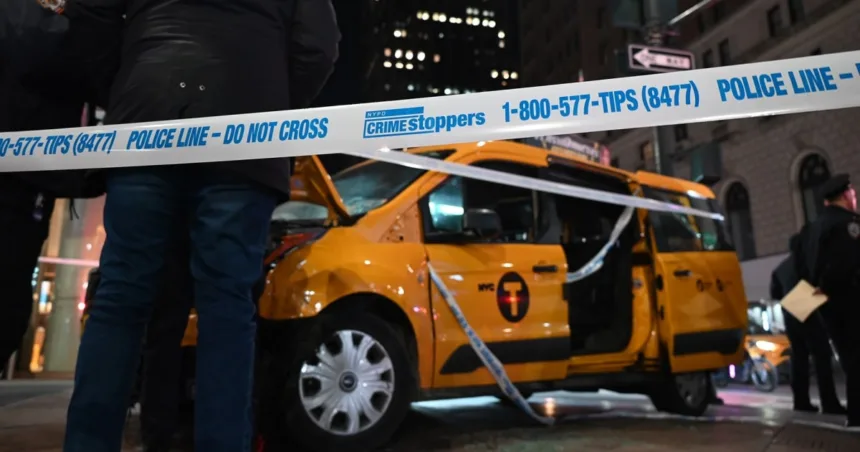 Taxi veers onto Manhattan sidewalk near Macy’s, injuring 6 people