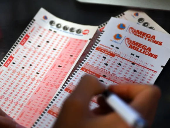 Mega Millions jackpot hits $1 billion ahead of Christmas Eve drawing