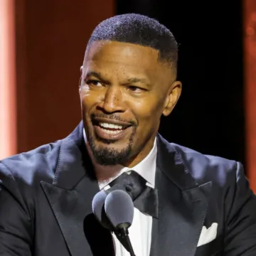 Jamie Foxx injured by glass amid reports comedian was involved in fight at Beverly Hills restaurant
