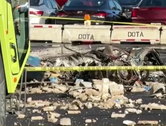 2 pilots dead after small plane crashes into building near Honolulu airport