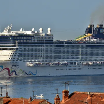 241227-Norwegian-Epic-cruise-ship-aa-314p-c03643.jpg 51-year-old man missing after going overboard during Caribbean cruise