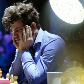 Five-time World Chess champion quits event after refusing to change out of jeans