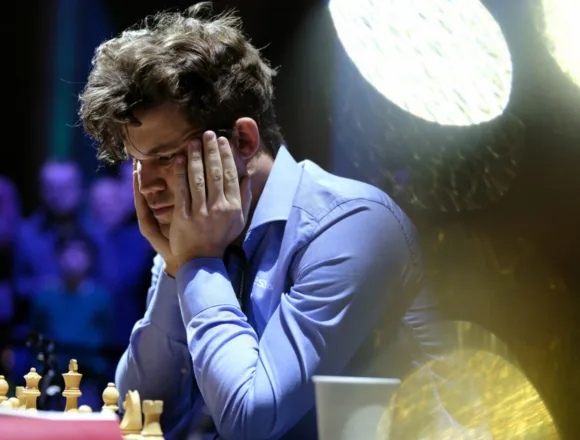 Five-time World Chess champion quits event after refusing to change out of jeans