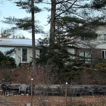 241229-carbon-monoxide-death-new-hampshire-vl-1202p-053c67.jpg A family of 4 died Christmas Day at their New Hampshire lake house after likely carbon monoxide leak