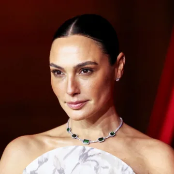 Gal Gadot reveals she was diagnosed with ‘massive blood clot’ during pregnancy
