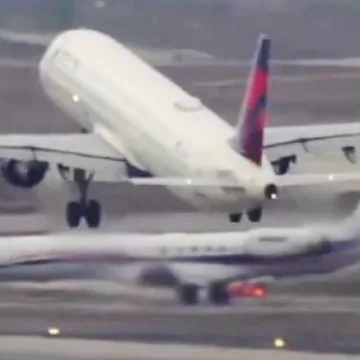 241230-lax-delta-charter-near-miss-mn-0815-a11137.jpg Jet carrying Gonzaga men’s basketball team nearly collided with flight taking off at LAX