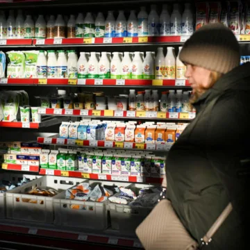 241230-russia-grocery-store-shopping-vl-115p-bdd33e.jpg Sanctions brought on by Putin’s war in Ukraine are taking a bite out of Russia’s New Year’s salad