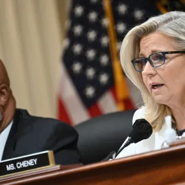 Biden awards Presidential Citizens Medal to Liz Cheney and Bennie Thompson