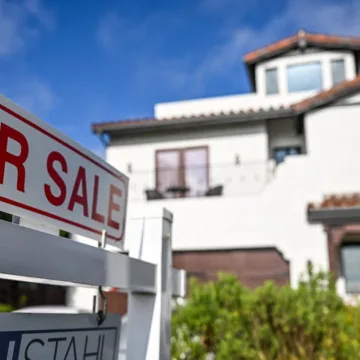 Mortgage demand drops further, even as interest rates settle