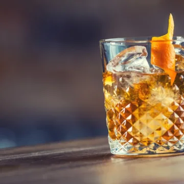 Alcohol labels should carry cancer risk warning, U.S. surgeon general urges