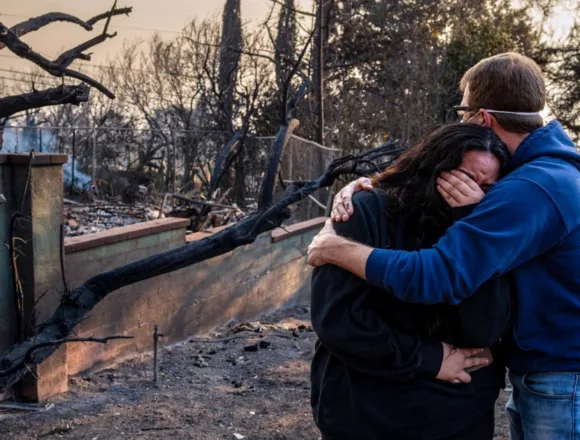 Los Angeles residents return to ashes and ruins after devastating wildfires