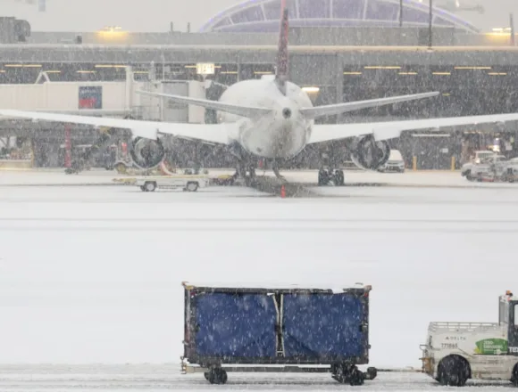 Delta passengers in Atlanta forced to evacuate on emergency slides amid winter storm