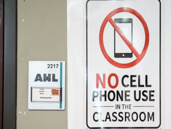 A growing number of states are considering bills to ban cellphones in schools