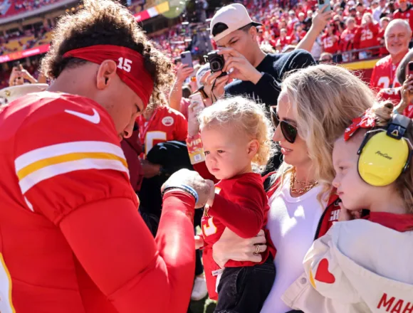 Kansas City Chiefs QB Patrick Mahomes, wife Brittany welcome third child