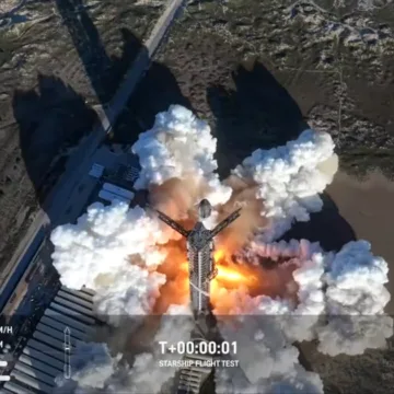 SpaceX says its Starship rocket broke up mid-flight as debris videos emerge online