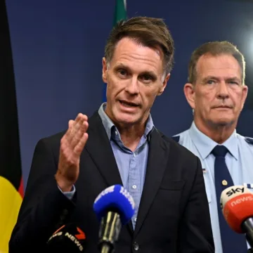 Police catch caravan laden with explosives caught outside synagogue in Australia