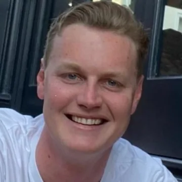 EdPettiferPic-61fa7d.jpg Royal family pays tribute to victim, stepson of nanny to Prince William, Harry