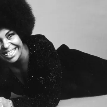 Roberta Flack, Grammy-winning singer of ‘Killing Me Softly with His Song,’ dies at 88