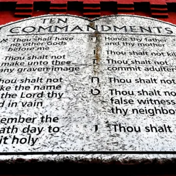 Texas bills would allow Ten Commandments and Bible reading in public schools