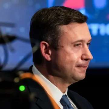 Ken Martin wins election as the next chair of the Democratic National Committee