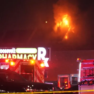 Small plane crash in Philadelphia ignites fire near homes and mall