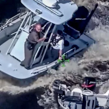 Video shows Florida deputies rescue unresponsive man from out-of-control boat