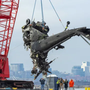 Black Hawk involved in collision that killed 67 recovered from Potomac River