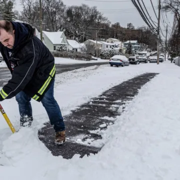 Winter storm systems bring heavy snow and arctic temperatures to northern U.S.