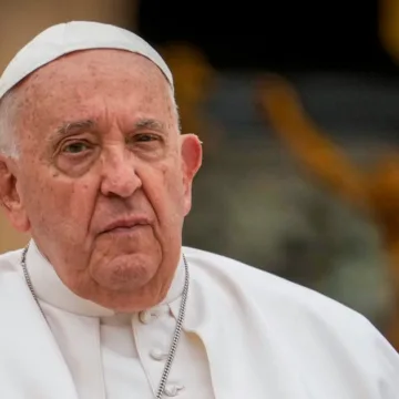 Pope spends quiet first night in hospital, continues drug therapy and reads papers, Vatican says