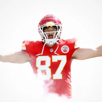Chiefs star Travis Kelce set to return next season