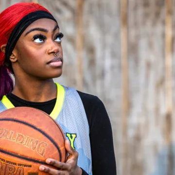 One-armed basketball player makes women’s Division III history