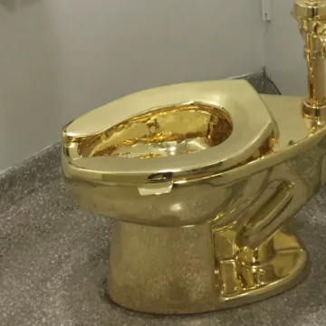 Prosecutors aim to flush out alleged golden toilet thieves in U.K. trial