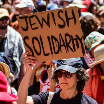 Sydney nurse charged with making threats after saying on video she wouldn’t treat Israelis