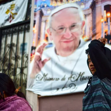 Pope Francis, stable in hospital, thanks well-wishers for support