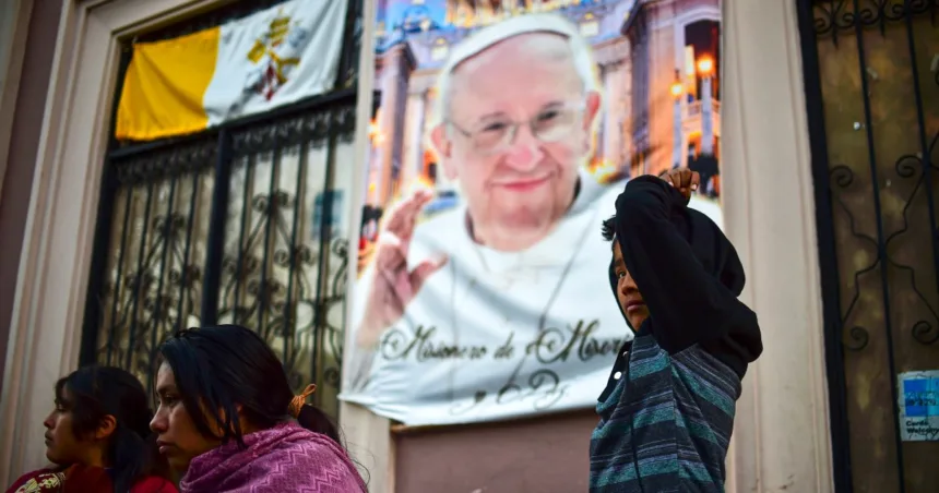 Pope Francis, stable in hospital, thanks well-wishers for support