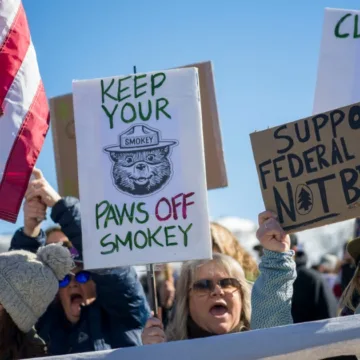 Protesters flood national parks to express outrage over job cuts