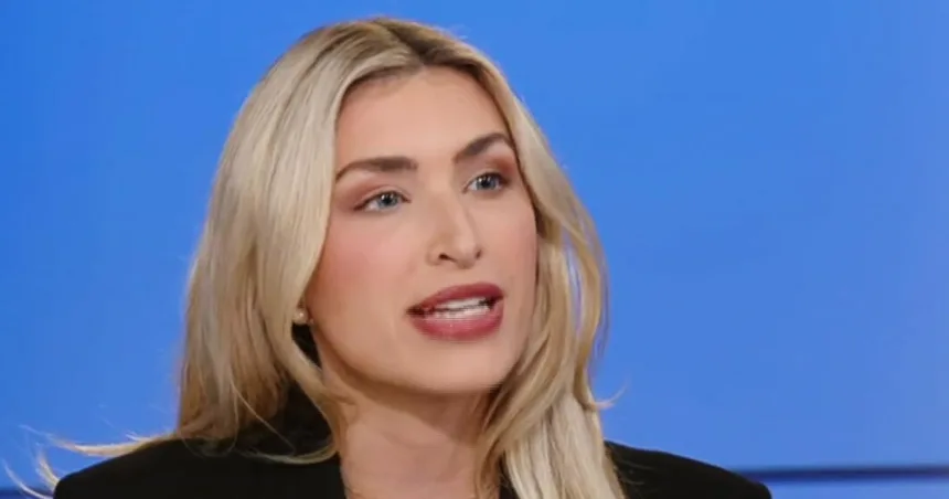 Fox News analyst faints and falls out of chair on air, host tries to carry on with show