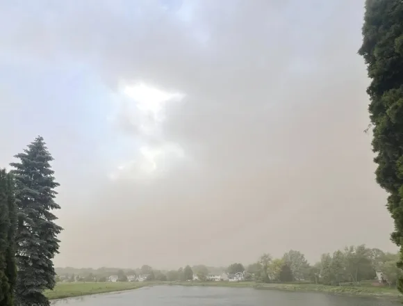 Dust storm covers Chicago with near-zero visibility conditions