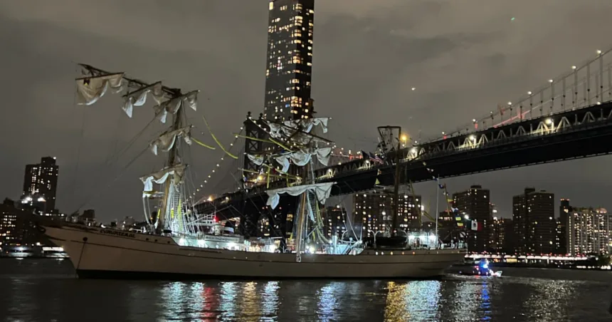 25517-brooklyn-bridge-boat-crash-rc-1015p-b36063.jpg Tall ship flying Mexican flag strikes Brooklyn Bridge, injuring several people