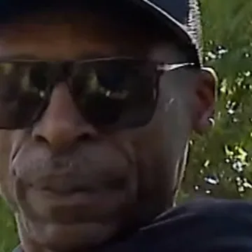 Chicago man reunited with lost dog after ten years