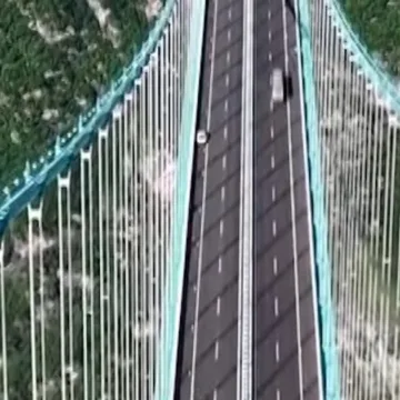 World’s tallest bridge opens to traffic in China