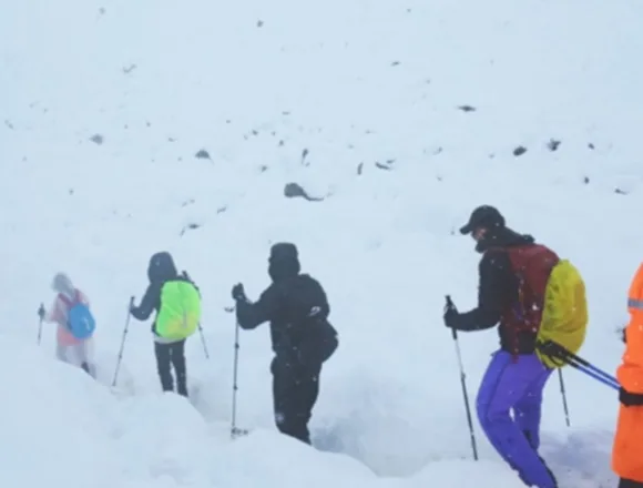 Rescue Efforts Underway After Storm Traps Hikers on Mt. Everest