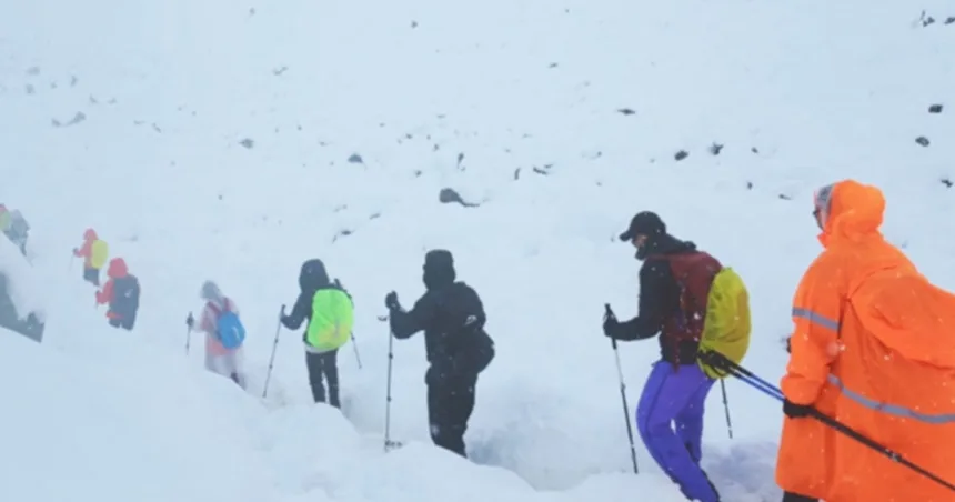 Rescue Efforts Underway After Storm Traps Hikers on Mt. Everest