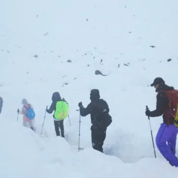 Over 200 hikers still stranded as blizzard hits Mount Everest