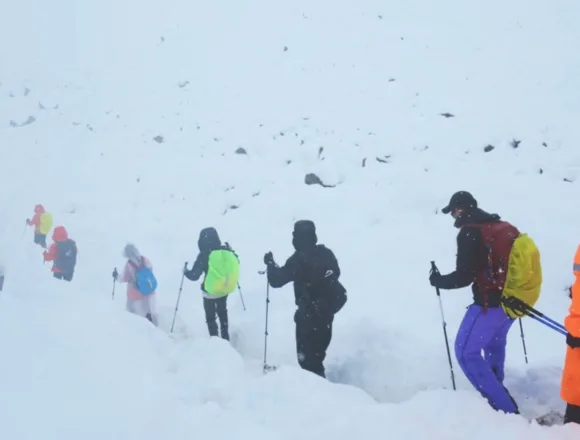 Over 200 hikers still stranded as blizzard hits Mount Everest